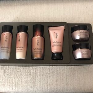 SOLD Sulwhasoo TimeTreasure Kit
